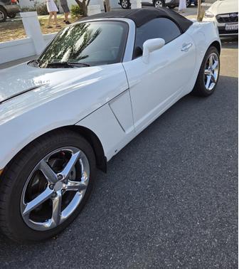 White 2007 Saturn Sky Red Line