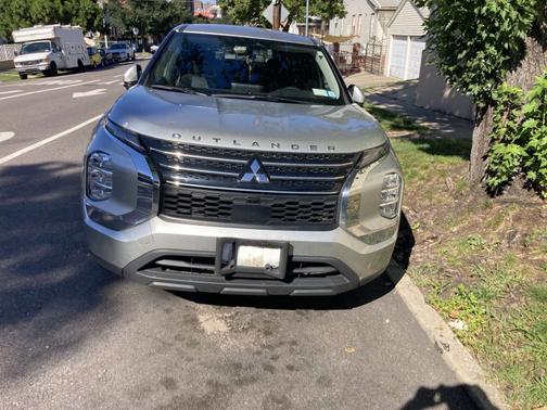 2022 Mitsubishi Outlander ES