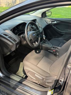 Gray 2015 Ford Focus SE