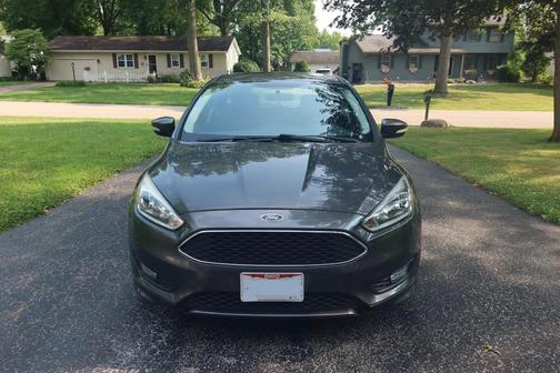 Gray 2015 Ford Focus SE