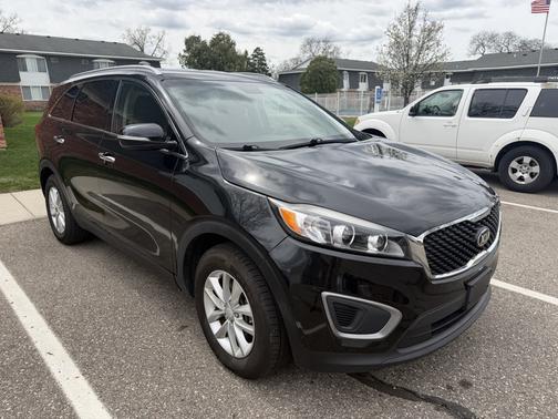 Black 2016 Kia Sorento LX