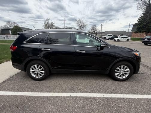 Black 2016 Kia Sorento LX