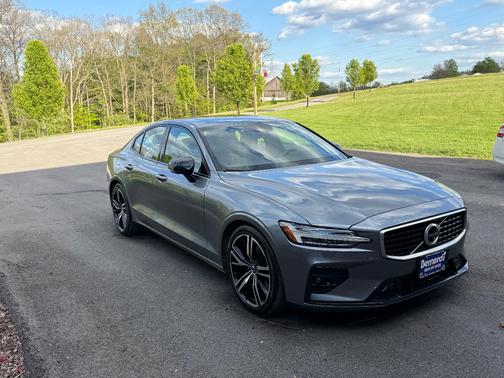 Gray 2019 Volvo S60 T6 R-Design