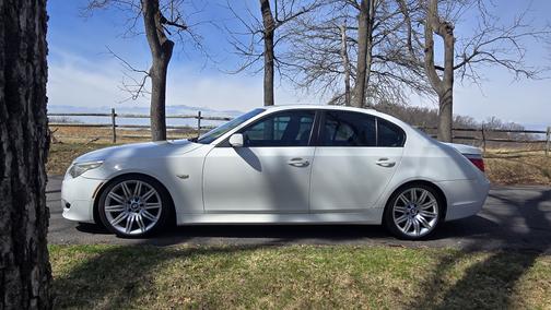 White 2008 BMW 550 i
