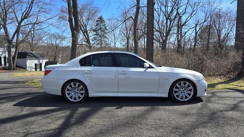 White 2008 BMW 550 i