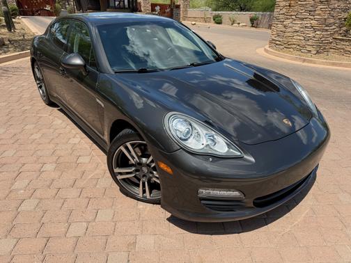2012 Porsche Panamera 2