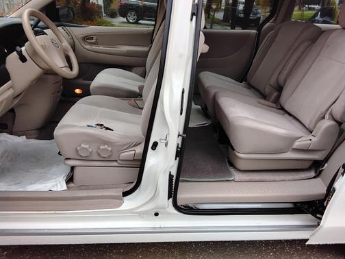 2004 Mazda MPV LX