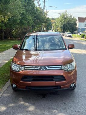Orange 2014 Mitsubishi Outlander SE
