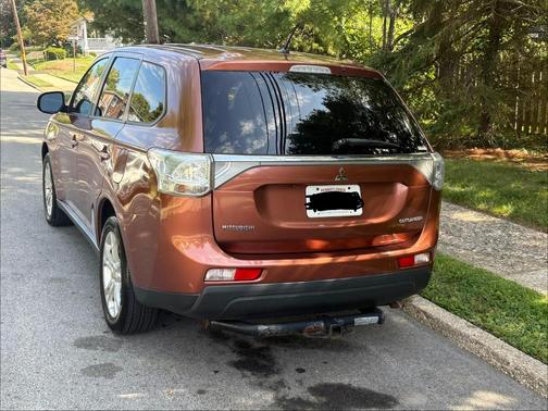 Orange 2014 Mitsubishi Outlander SE