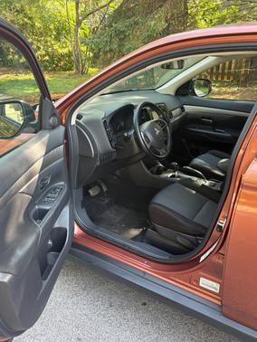 Orange 2014 Mitsubishi Outlander SE