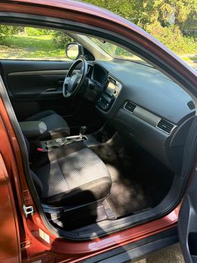 Orange 2014 Mitsubishi Outlander SE