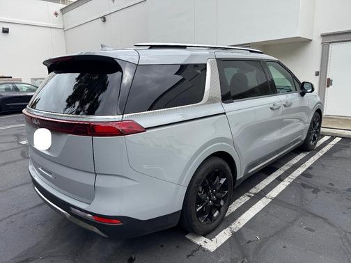 Silver 2024 Kia Carnival SX Prestige