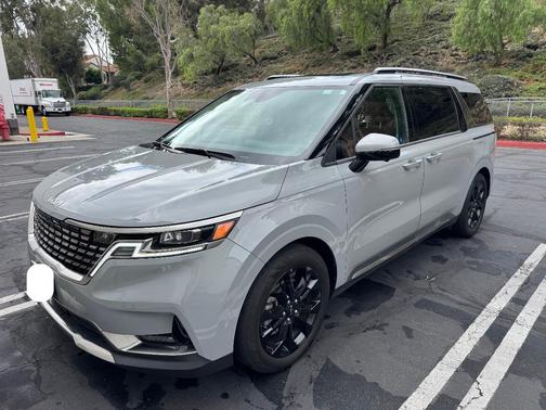Silver 2024 Kia Carnival SX Prestige