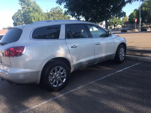 Photo 2 of 6 of 2011 Buick Enclave 2XL