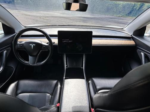 Silver 2018 Tesla Model 3 Long Range