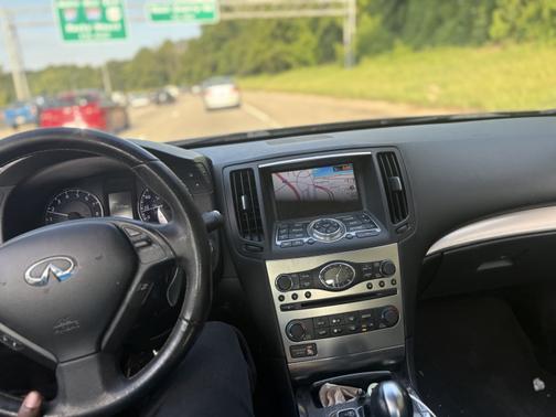 2011 INFINITI G37x Base