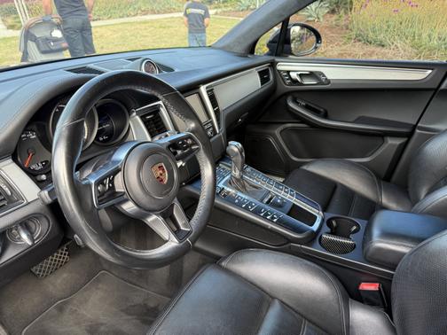 2016 Porsche Macan Macan Turbo