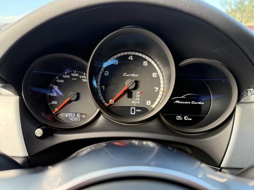 2016 Porsche Macan Macan Turbo