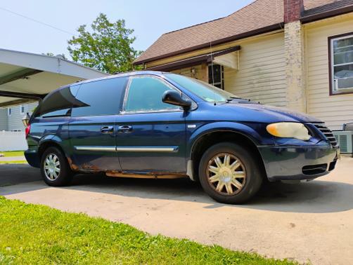 2005 Chrysler Town & Country Touring