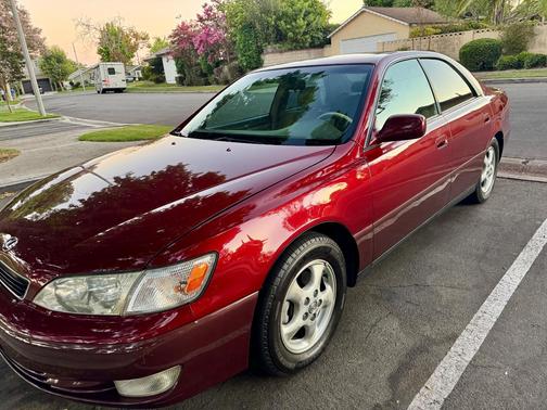 Red 1999 Lexus ES 300 Base