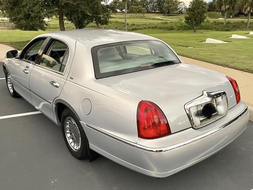 2002 Lincoln Town Car Cartier
