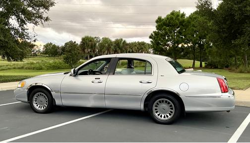 2002 Lincoln Town Car Cartier