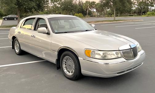 2002 Lincoln Town Car Cartier