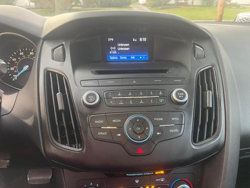 Red 2016 Ford Focus SE