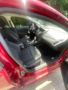Red 2016 Ford Focus SE