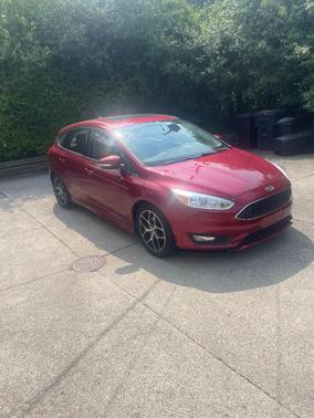 Red 2016 Ford Focus SE