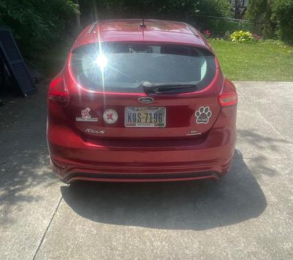 Red 2016 Ford Focus SE