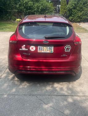 Red 2016 Ford Focus SE