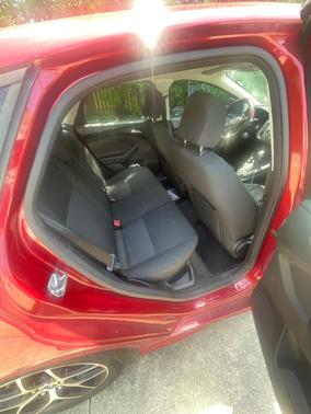 Red 2016 Ford Focus SE