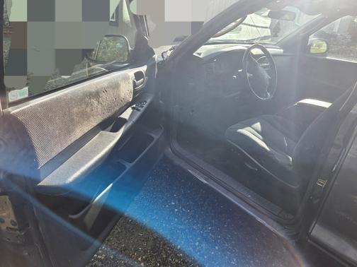 Gray 2002 Dodge Dakota SLT Club Cab