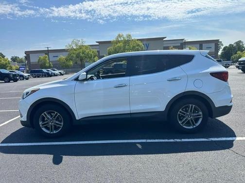 White 2017 Hyundai Santa Fe Sport 2.4L