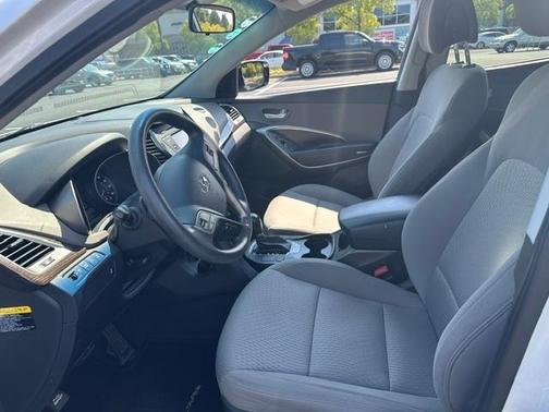 White 2017 Hyundai Santa Fe Sport 2.4L