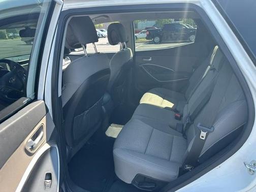 White 2017 Hyundai Santa Fe Sport 2.4L