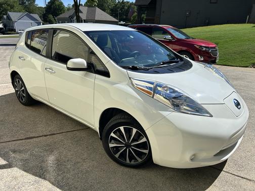 White 2015 Nissan Leaf S