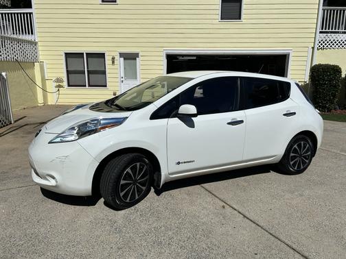 White 2015 Nissan Leaf S