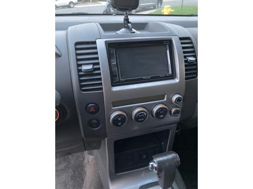 Photo 3 of 7 of 2005 Nissan Pathfinder SE