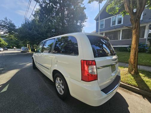 2011 Chrysler Town & Country Touring