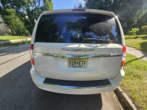 2011 Chrysler Town & Country Touring