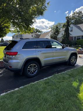 Silver 2017 Jeep Grand Cherokee Limited