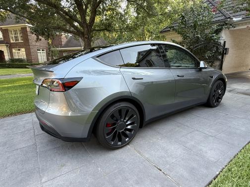 2025 Tesla Model Y Performance