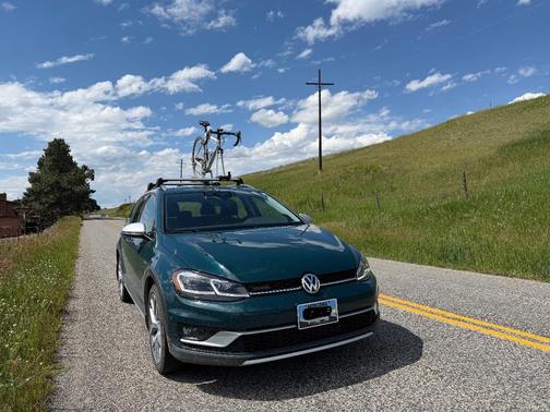 Green 2019 Volkswagen Golf Alltrack TSI SEL