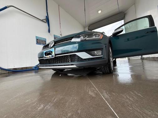Green 2019 Volkswagen Golf Alltrack TSI SEL