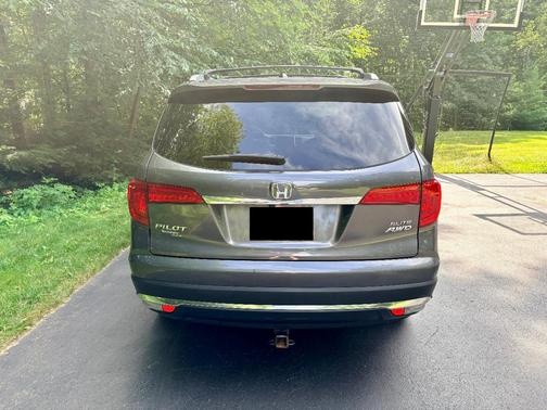 Gray 2017 Honda Pilot Elite
