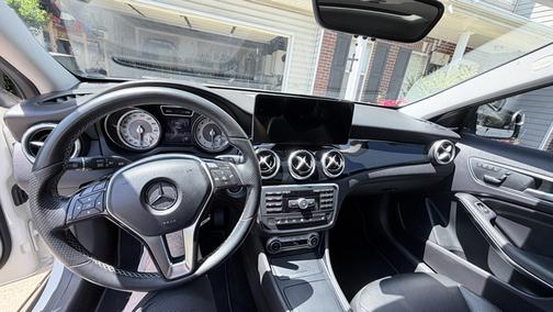 White 2015 Mercedes-Benz GLA-Class GLA 250
