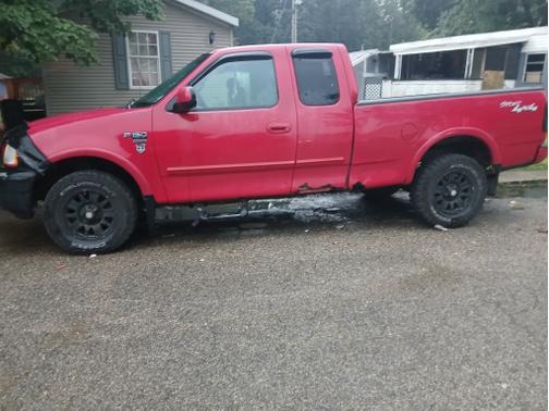 Red 2001 Ford F-150 XLT SuperCab