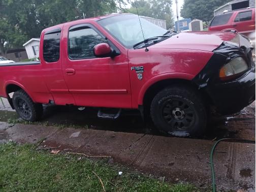 Red 2001 Ford F-150 XLT SuperCab